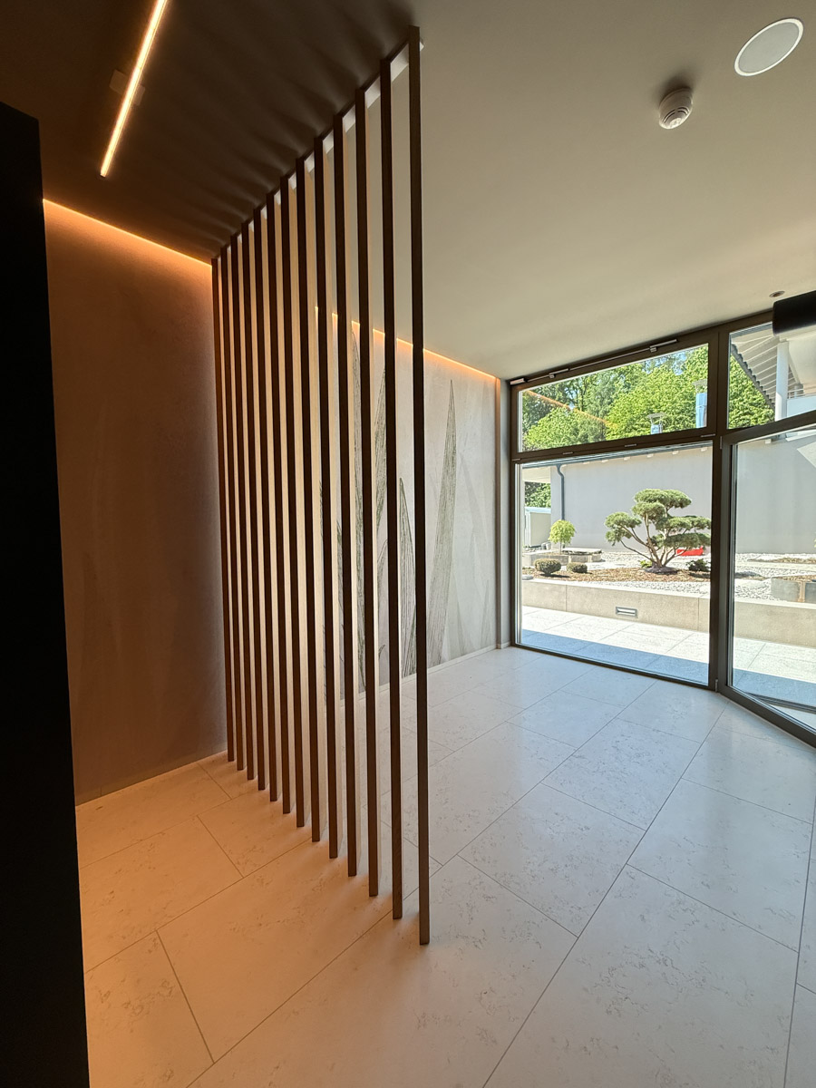 Lamellenwand Wellnessbereich, Eiche schlicht