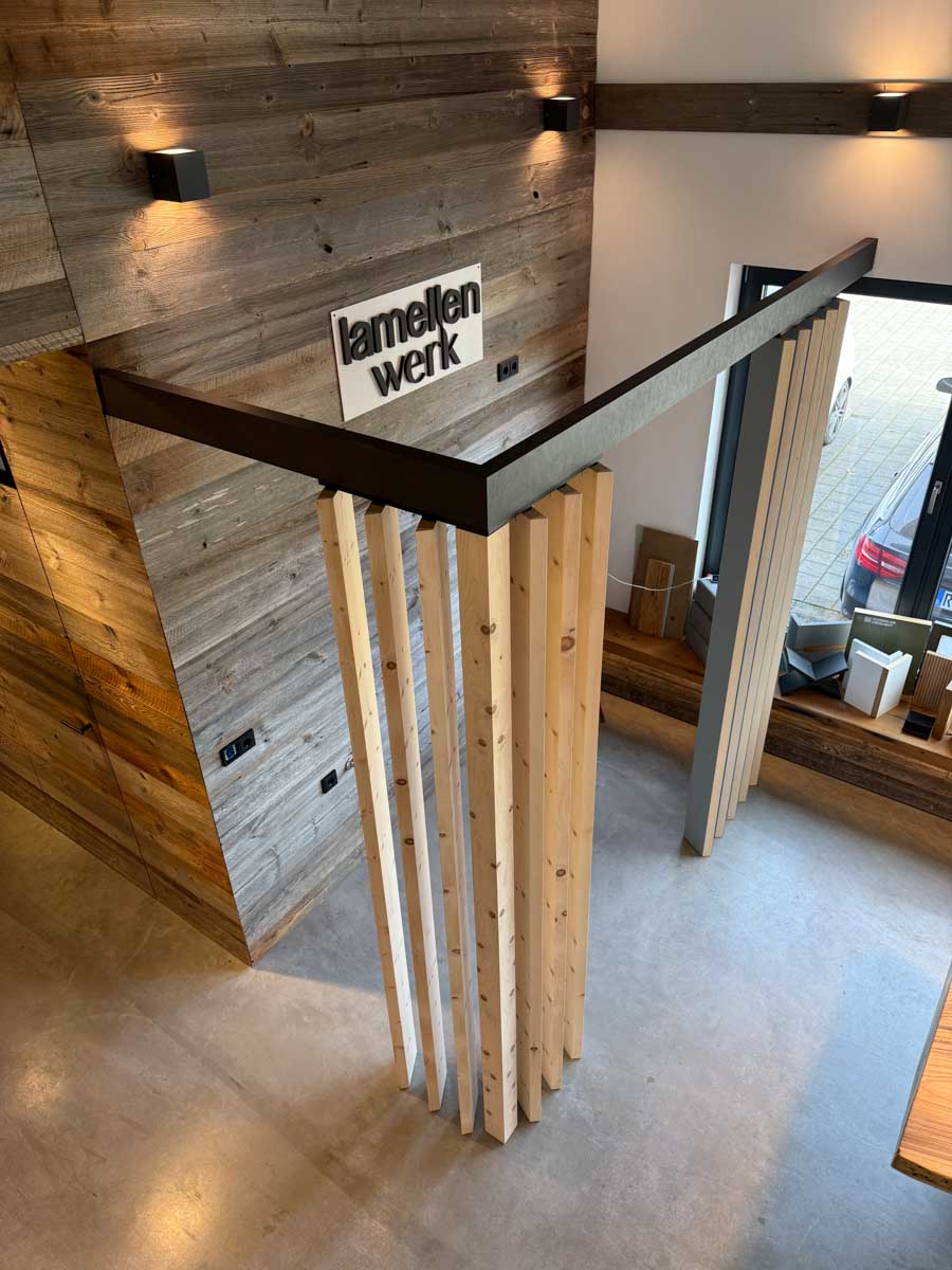 Drehbare Lamellenwand - Showroom Lamellenwerk