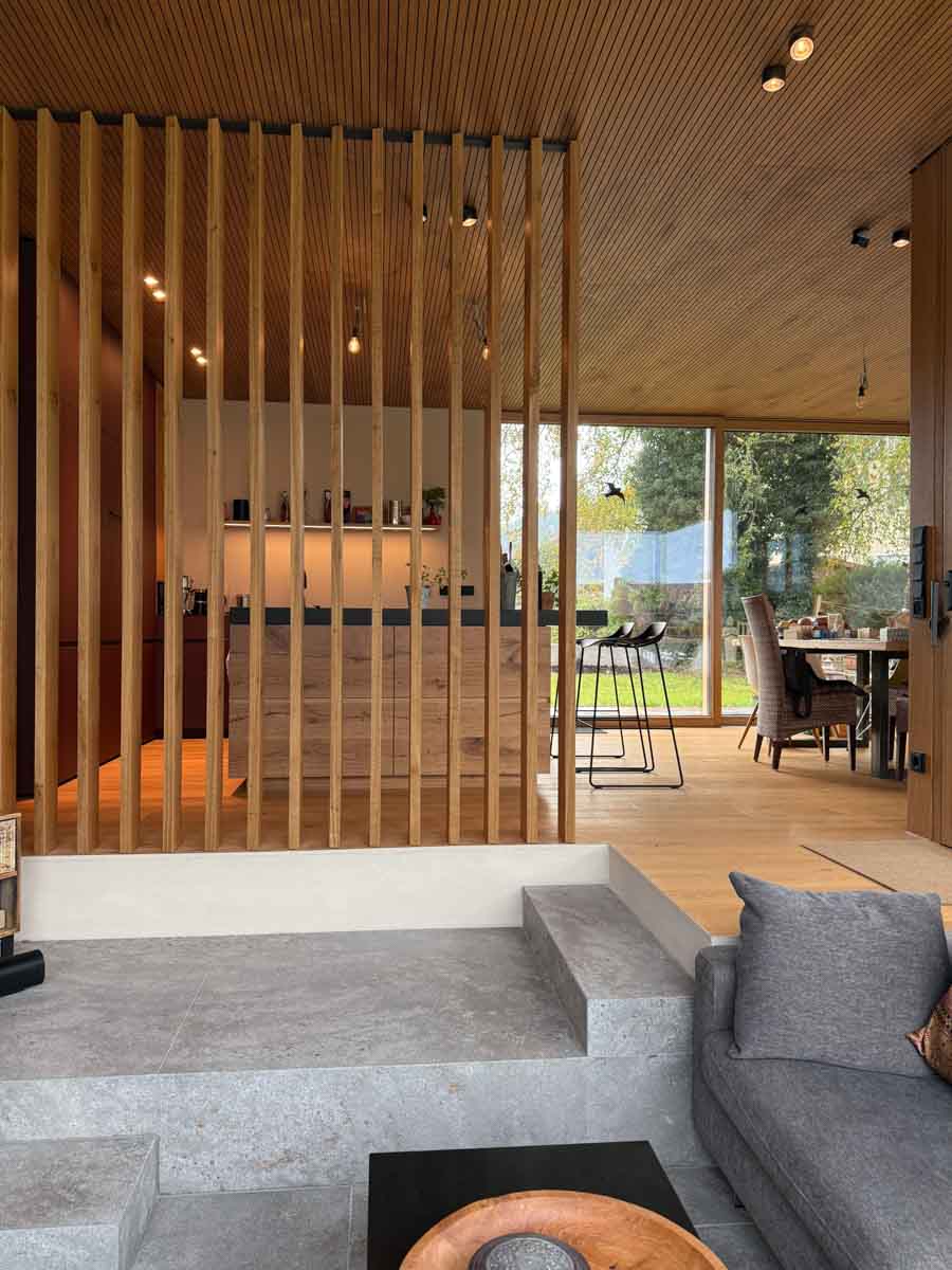 Lamellenwand Küche / Wohnbereich, Eiche