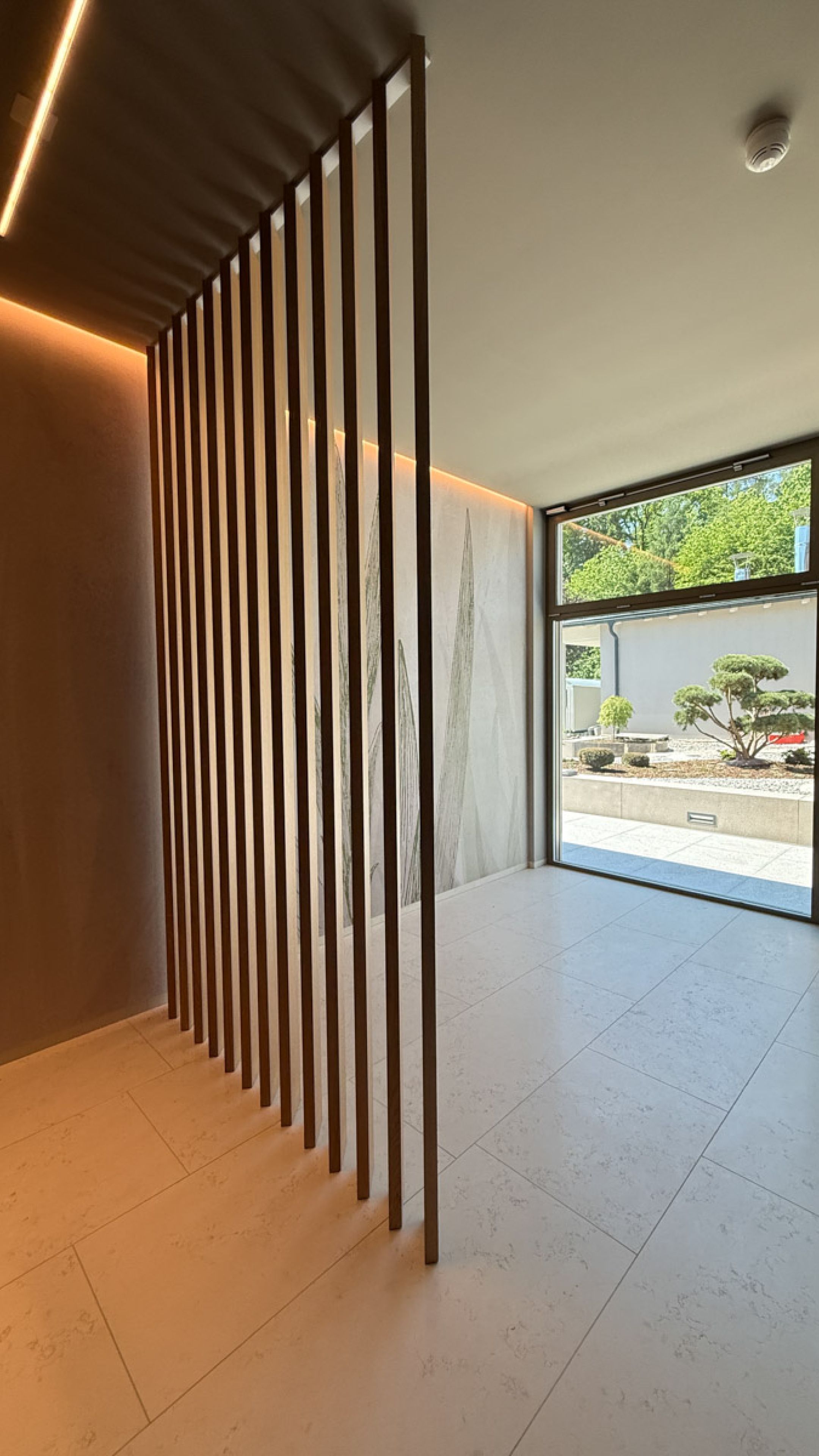 Lamellenwand Wellnessbereich, Eiche schlicht
